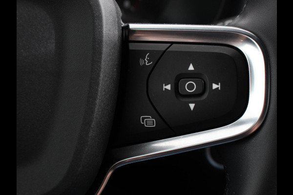 Volvo XC40 2.0 T3 Momentum Navigatie Climate control Cruise control Parkeersensor achter LED Navigatie Verwarmde voorstoelen Apple Carplay/ Android Auto