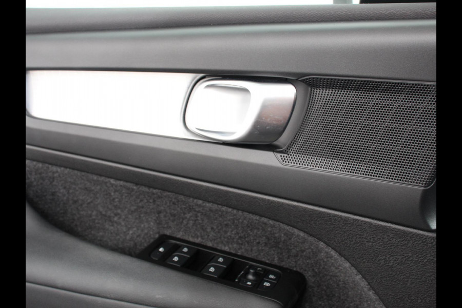 Volvo XC40 2.0 T3 Momentum Navigatie Climate control Cruise control Parkeersensor achter LED Navigatie Verwarmde voorstoelen Apple Carplay/ Android Auto