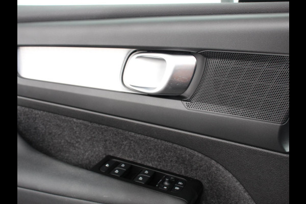 Volvo XC40 2.0 T3 Momentum Navigatie Climate control Cruise control Parkeersensor achter LED Navigatie Verwarmde voorstoelen Apple Carplay/ Android Auto