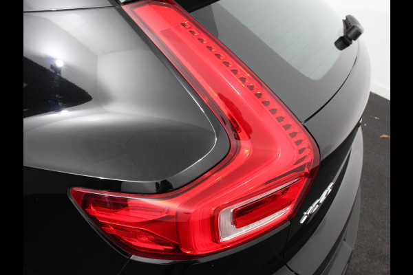 Volvo XC40 2.0 T3 Momentum Navigatie Climate control Cruise control Parkeersensor achter LED Navigatie Verwarmde voorstoelen Apple Carplay/ Android Auto