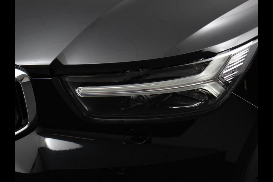 Volvo XC40 2.0 T3 Momentum Navigatie Climate control Cruise control Parkeersensor achter LED Navigatie Verwarmde voorstoelen Apple Carplay/ Android Auto