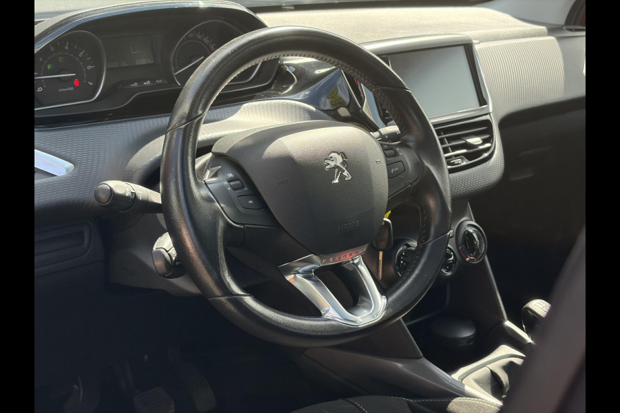 Peugeot 2008 1.2 PureTech Blue Lion 110pk,Carplay,Trekhaak,Pano,Navi,Airco,Cruise,Pdc,N.A.P,Nieuwe Apk bij Aflevering