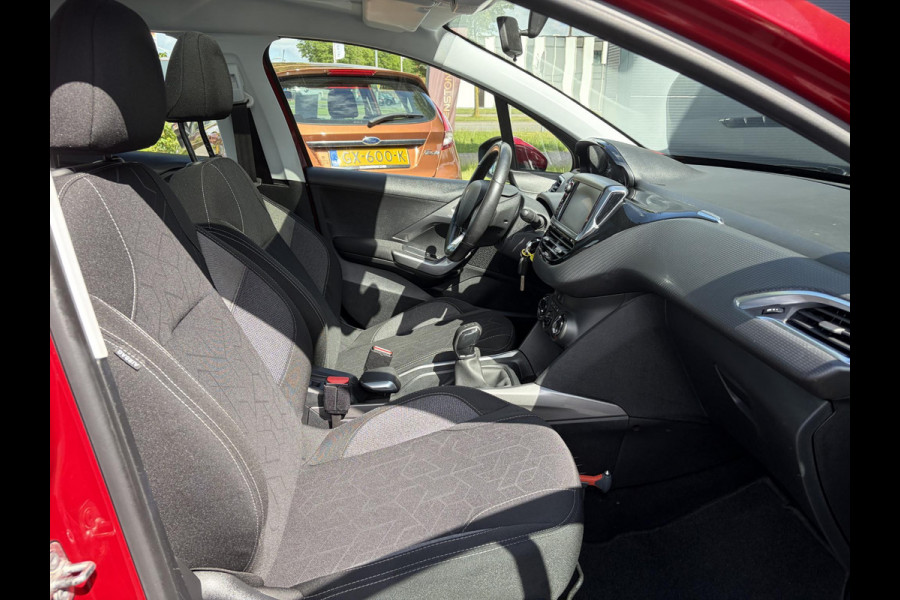 Peugeot 2008 1.2 PureTech Blue Lion 110pk,Carplay,Trekhaak,Pano,Navi,Airco,Cruise,Pdc,N.A.P,Nieuwe Apk bij Aflevering