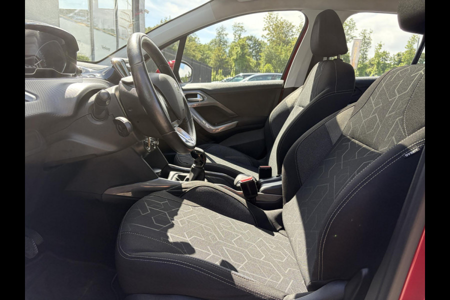 Peugeot 2008 1.2 PureTech Blue Lion 110pk,Carplay,Trekhaak,Pano,Navi,Airco,Cruise,Pdc,N.A.P,Nieuwe Apk bij Aflevering