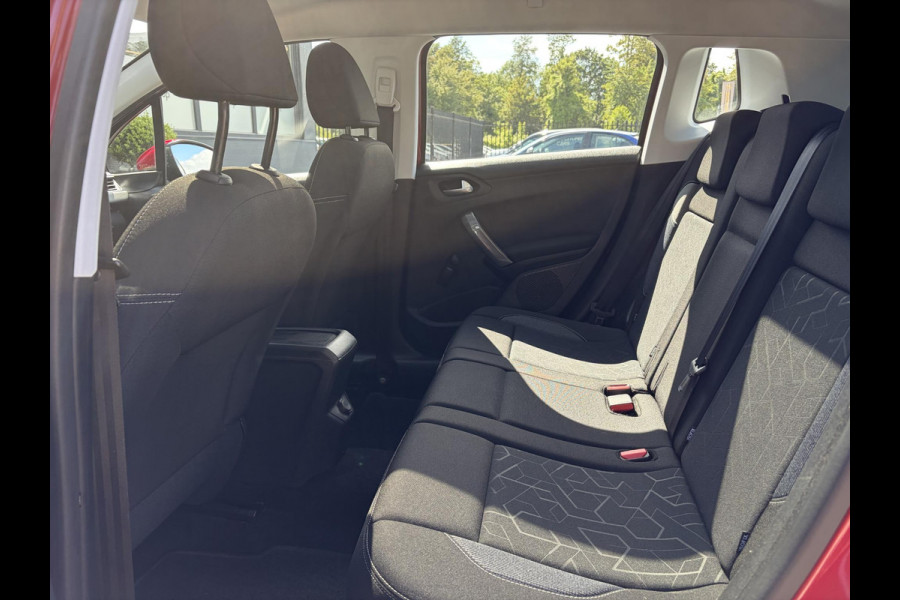 Peugeot 2008 1.2 PureTech Blue Lion 110pk,Carplay,Trekhaak,Pano,Navi,Airco,Cruise,Pdc,N.A.P,Nieuwe Apk bij Aflevering
