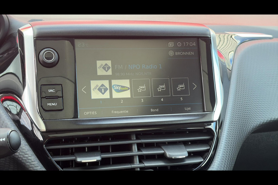 Peugeot 2008 1.2 PureTech Blue Lion 110pk,Carplay,Trekhaak,Pano,Navi,Airco,Cruise,Pdc,N.A.P,Nieuwe Apk bij Aflevering