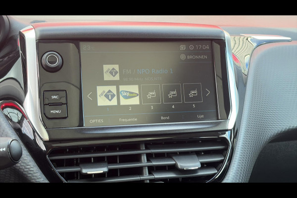 Peugeot 2008 1.2 PureTech Blue Lion 110pk,Carplay,Trekhaak,Pano,Navi,Airco,Cruise,Pdc,N.A.P,Nieuwe Apk bij Aflevering