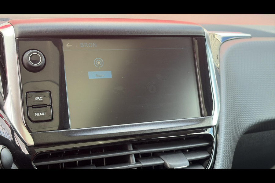 Peugeot 2008 1.2 PureTech Blue Lion 110pk,Carplay,Trekhaak,Pano,Navi,Airco,Cruise,Pdc,N.A.P,Nieuwe Apk bij Aflevering