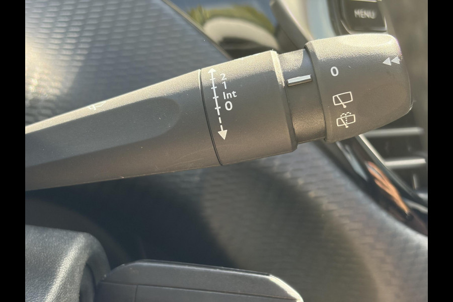 Peugeot 2008 1.2 PureTech Blue Lion 110pk,Carplay,Trekhaak,Pano,Navi,Airco,Cruise,Pdc,N.A.P,Nieuwe Apk bij Aflevering
