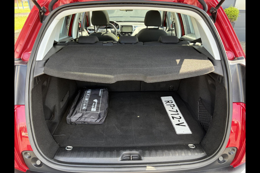 Peugeot 2008 1.2 PureTech Blue Lion 110pk,Carplay,Trekhaak,Pano,Navi,Airco,Cruise,Pdc,N.A.P,Nieuwe Apk bij Aflevering