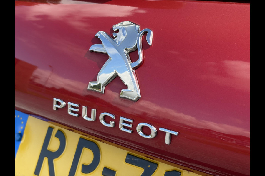 Peugeot 2008 1.2 PureTech Blue Lion 110pk,Carplay,Trekhaak,Pano,Navi,Airco,Cruise,Pdc,N.A.P,Nieuwe Apk bij Aflevering