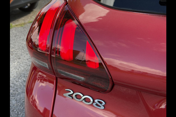 Peugeot 2008 1.2 PureTech Blue Lion 110pk,Carplay,Trekhaak,Pano,Navi,Airco,Cruise,Pdc,N.A.P,Nieuwe Apk bij Aflevering