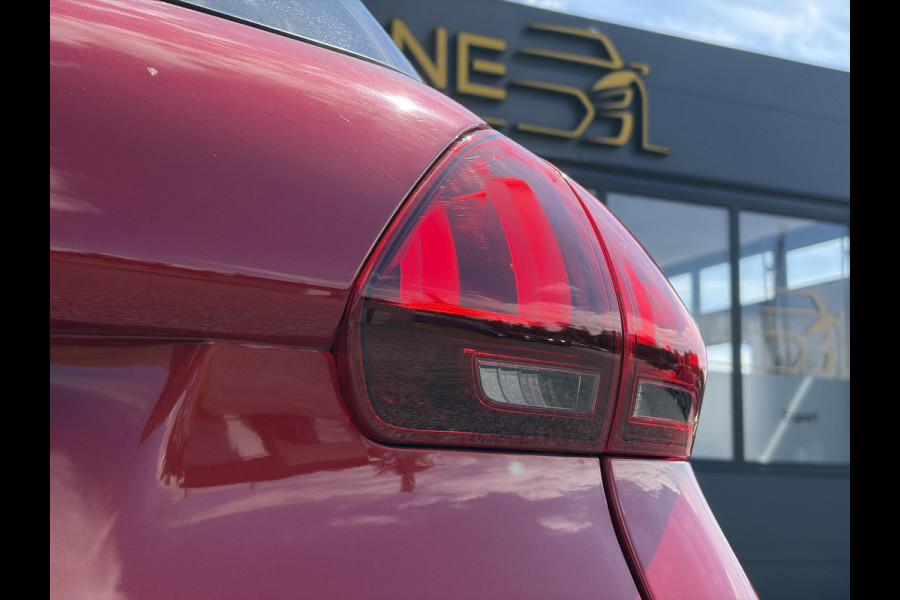Peugeot 2008 1.2 PureTech Blue Lion 110pk,Carplay,Trekhaak,Pano,Navi,Airco,Cruise,Pdc,N.A.P,Nieuwe Apk bij Aflevering
