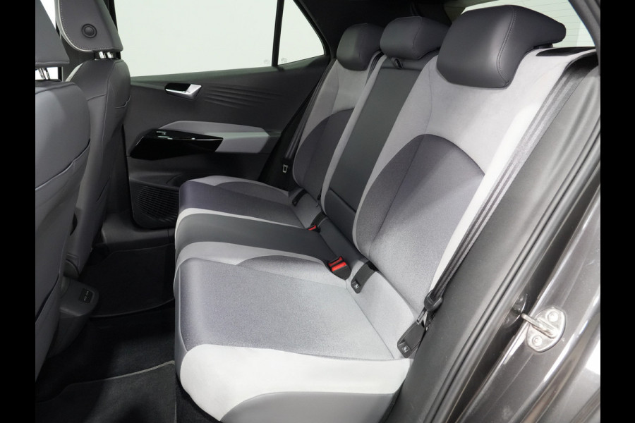 Volkswagen ID.3 First Plus 58 kWh 204pk | Camera | Acc | App-Connect | Stoelverwarming
