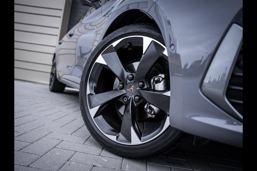 CUPRA Leon Sportstourer 1.5 eTSI Business Edition - Pano l ACC l Sfeerverl. l Camera