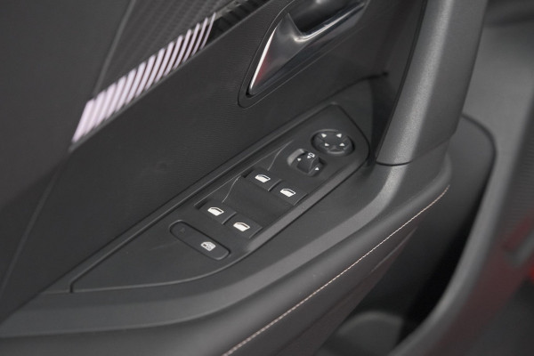 Peugeot 2008 Hybrid 145 e-DCS6 Allure | 360 Camera | Adaptieve Cruise Control | Navigatie | Dodehoekdetectie