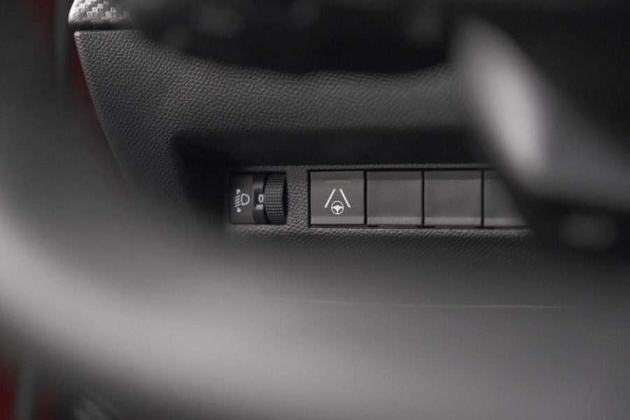 Peugeot 2008 Hybrid 145 e-DCS6 Allure | 360 Camera | Adaptieve Cruise Control | Navigatie | Dodehoekdetectie