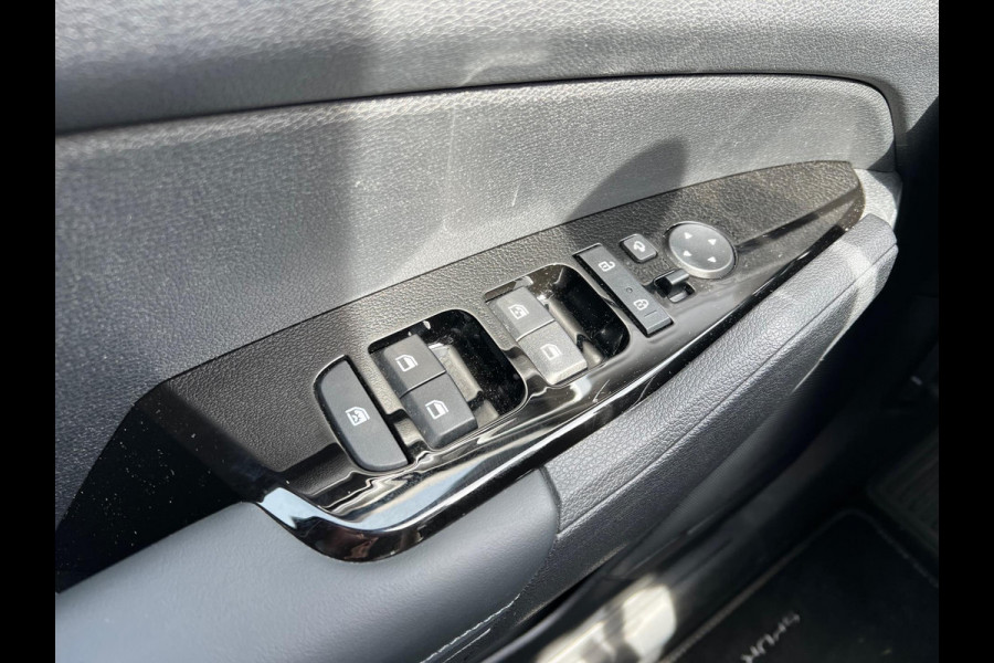 Kia Sportage 1.6 T-GDi MHEV 150PK DynamicLine Automaat | Stoel + Stuurverwarming, Parkeersensoren, Apple CarPlay/Android Auto, 1650KG Trekgew