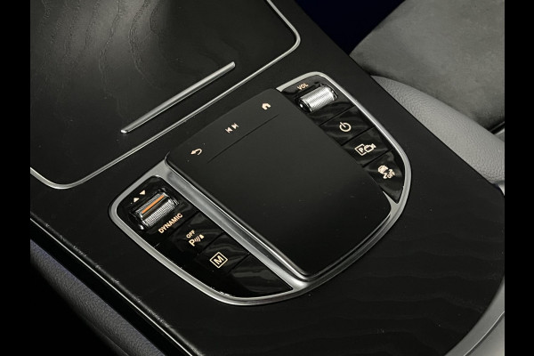 Mercedes-Benz GLC300e AMG Line Trekhaak | Open dak | Distronic | Stoelverwarming | Ambient verlichting | 360 camera | Keyless