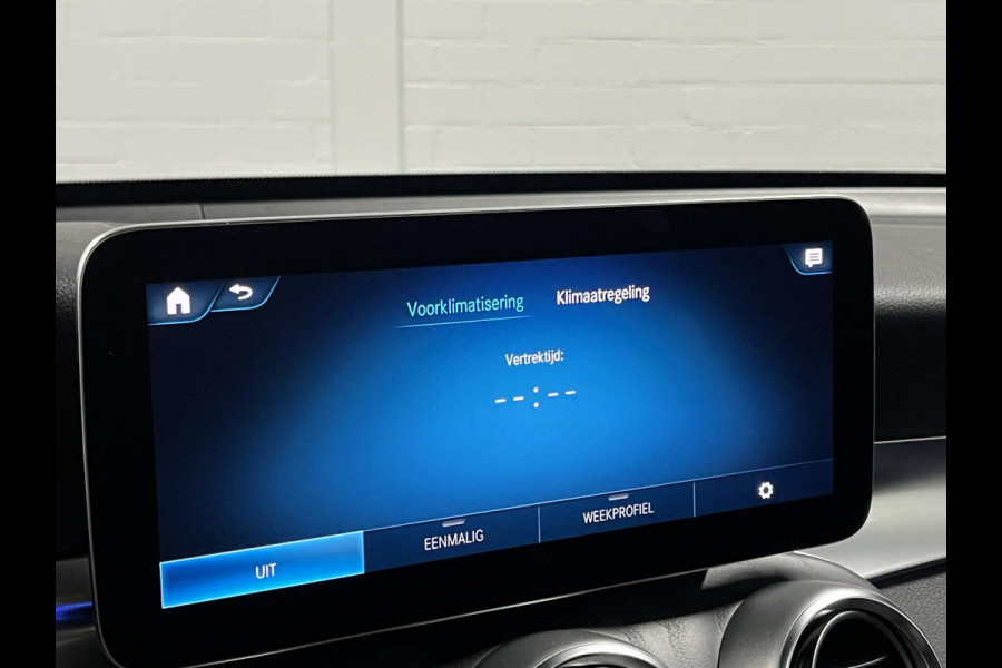 Mercedes-Benz GLC300e AMG Line Trekhaak | Open dak | Distronic | Stoelverwarming | Ambient verlichting | 360 camera | Keyless
