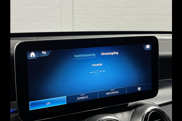Mercedes-Benz GLC300e AMG Line Trekhaak | Open dak | Distronic | Stoelverwarming | Ambient verlichting | 360 camera | Keyless