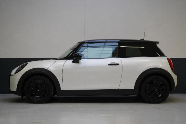 MINI Electric Classic 33 kWh | SoH 100% | Zwart optiek | Navigatie | Stoelverwarming | Privacy Glass