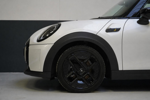 MINI Electric Classic 33 kWh | SoH 100% | Zwart optiek | Navigatie | Stoelverwarming | Privacy Glass