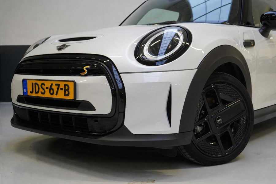MINI Electric Classic 33 kWh | SoH 100% | Zwart optiek | Navigatie | Stoelverwarming | Privacy Glass