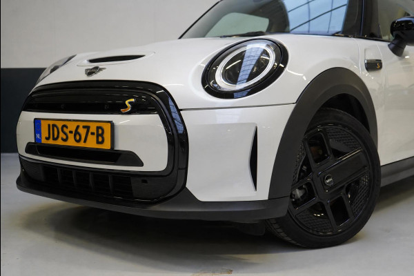 MINI Electric Classic 33 kWh | SoH 100% | Zwart optiek | Navigatie | Stoelverwarming | Privacy Glass