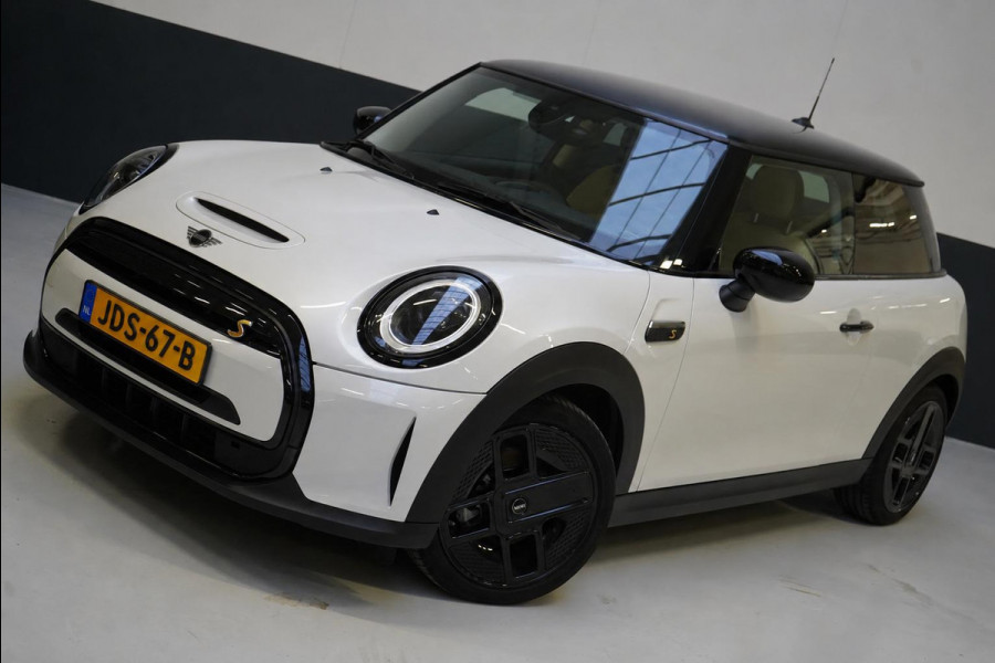 MINI Electric Classic 33 kWh | SoH 100% | Zwart optiek | Navigatie | Stoelverwarming | Privacy Glass