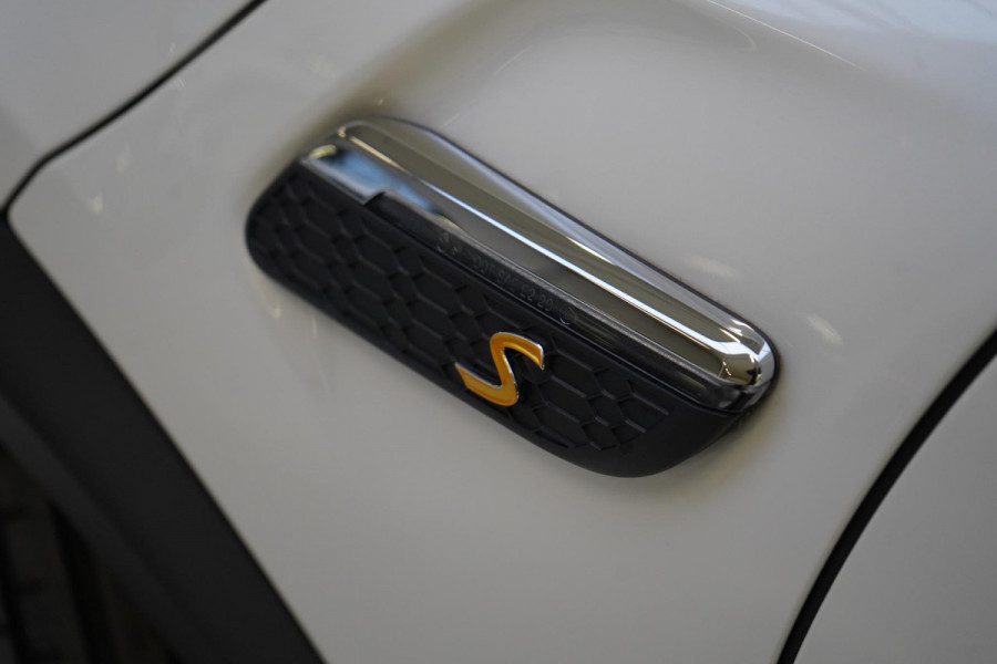MINI Electric Classic 33 kWh | SoH 100% | Zwart optiek | Navigatie | Stoelverwarming | Privacy Glass