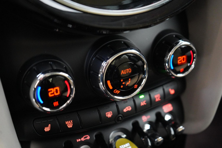 MINI Electric Classic 33 kWh | SoH 100% | Zwart optiek | Navigatie | Stoelverwarming | Privacy Glass