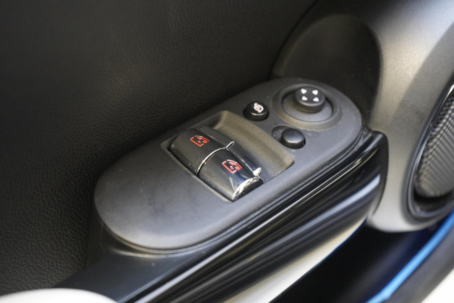MINI Electric Classic 33 kWh | SoH 100% | Zwart optiek | Navigatie | Stoelverwarming | Privacy Glass