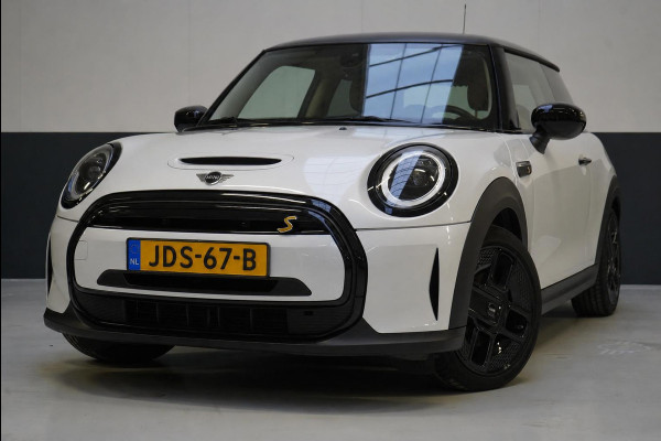 MINI Electric Classic 33 kWh | SoH 100% | Zwart optiek | Navigatie | Stoelverwarming | Privacy Glass