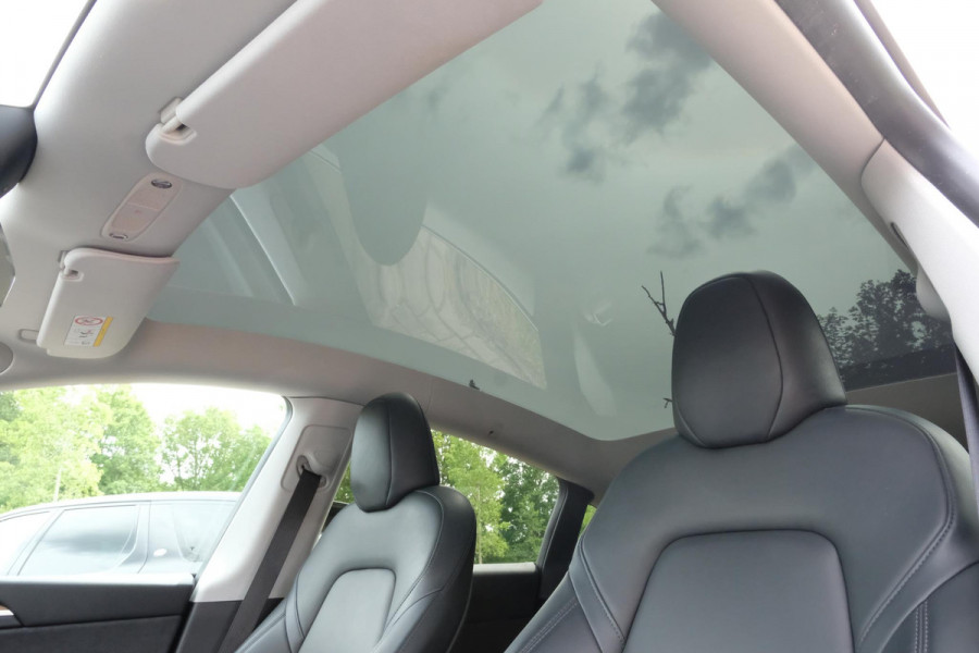 Tesla Model Y Long Range AWD 75 kWh 514 PK | Full Self Driving | Auto Pilot | Dual Motor | Panorama dak | Elektrische Stoelen | Elektrische Klep | 19 Inch |