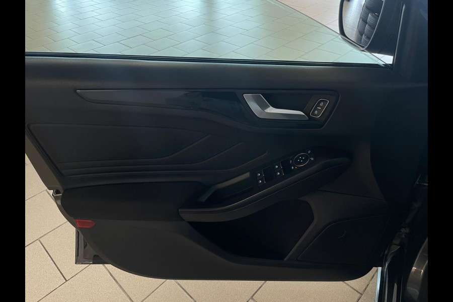 Ford FOCUS Wagon 1.0 EcoBoost Hybrid ST Line Business ECC NAVI CRUISE APPLE CARPLAY TREKHAAK SPORTSTOELEN