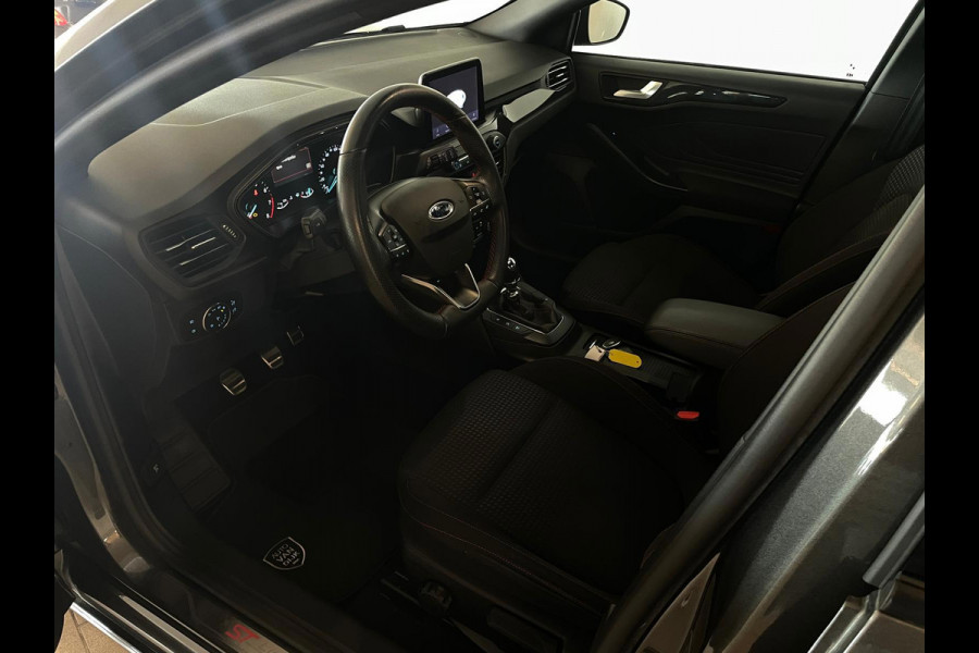 Ford FOCUS Wagon 1.0 EcoBoost Hybrid ST Line Business ECC NAVI CRUISE APPLE CARPLAY TREKHAAK SPORTSTOELEN