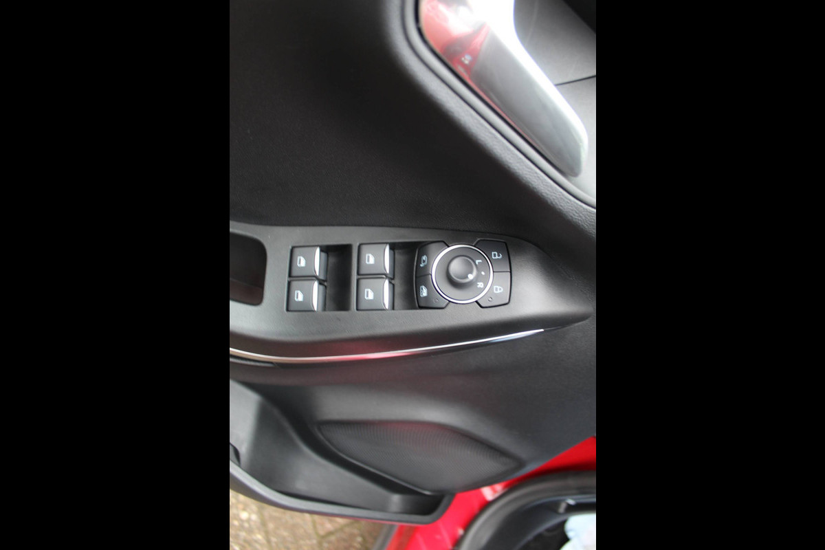 Ford Puma 1.0-125pk EcoBoost Mild-Hybrid Titanium. Fabrieksgarantie t/m 09-05-2027 ! Volautm. airco, stoel-, stuur- en voorraamverwarming, trekhaak, privacy glass, adaptive cruise cntrl, dodehoek assistent, camera, pdc v+a, rij-assistent pakket, winterpakket, metallic lak etc