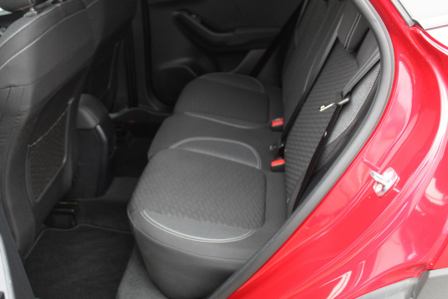 Ford Puma 1.0-125pk EcoBoost Mild-Hybrid Titanium. Fabrieksgarantie t/m 09-05-2027 ! Volautm. airco, stoel-, stuur- en voorraamverwarming, trekhaak, privacy glass, adaptive cruise cntrl, dodehoek assistent, camera, pdc v+a, rij-assistent pakket, winterpakket, metallic lak etc