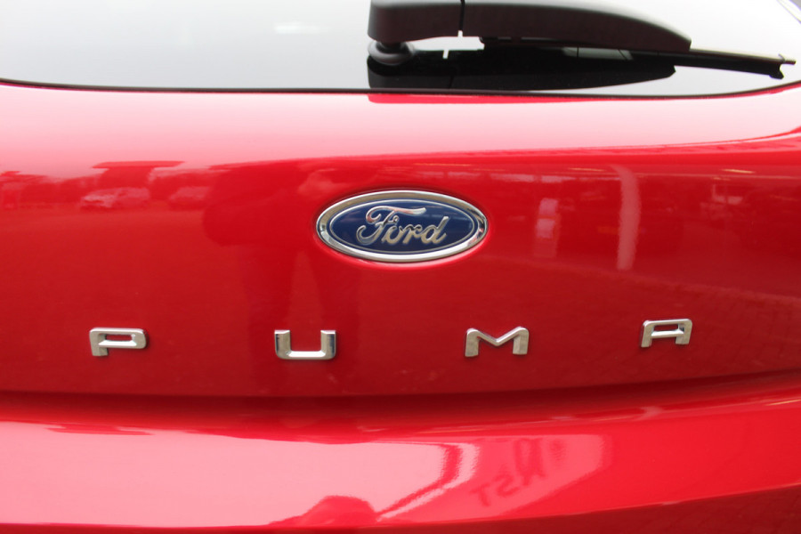 Ford Puma 1.0-125pk EcoBoost Mild-Hybrid Titanium. Fabrieksgarantie t/m 09-05-2027 ! Volautm. airco, stoel-, stuur- en voorraamverwarming, trekhaak, privacy glass, adaptive cruise cntrl, dodehoek assistent, camera, pdc v+a, rij-assistent pakket, winterpakket, metallic lak etc