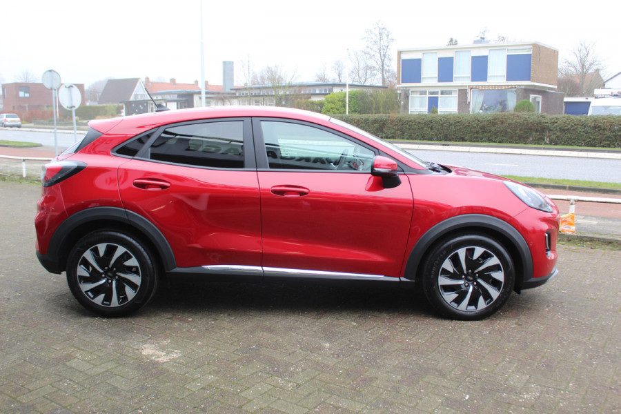 Ford Puma 1.0-125pk EcoBoost Mild-Hybrid Titanium. Fabrieksgarantie t/m 09-05-2027 ! Volautm. airco, stoel-, stuur- en voorraamverwarming, trekhaak, privacy glass, adaptive cruise cntrl, dodehoek assistent, camera, pdc v+a, rij-assistent pakket, winterpakket, metallic lak etc