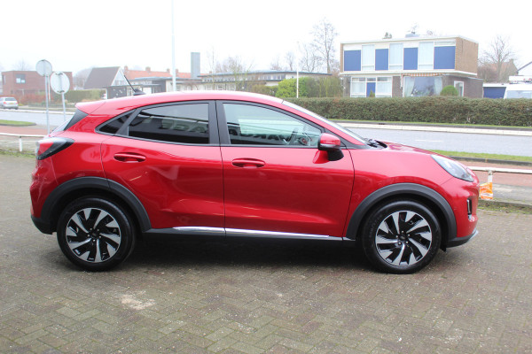 Ford Puma 1.0-125pk EcoBoost Mild-Hybrid Titanium. Fabrieksgarantie t/m 09-05-2027 ! Volautm. airco, stoel-, stuur- en voorraamverwarming, trekhaak, privacy glass, adaptive cruise cntrl, dodehoek assistent, camera, pdc v+a, rij-assistent pakket, winterpakket, metallic lak etc