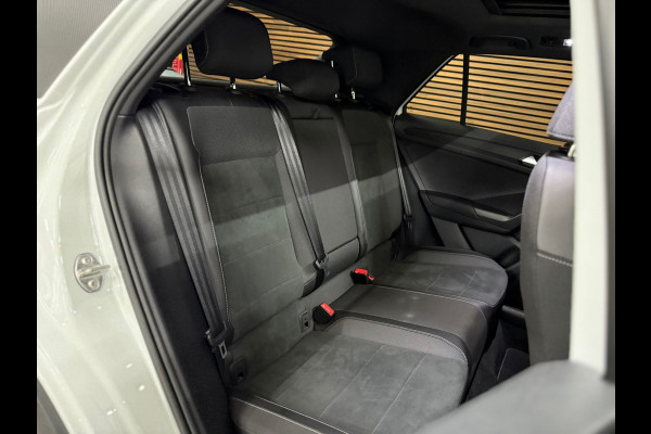 Volkswagen T-Roc 1.5 TSI R-Line DSG | Pano | Massage stoel bestuurder | IQ.Light | ACC | Camera | 19 Inch Misano | 2023