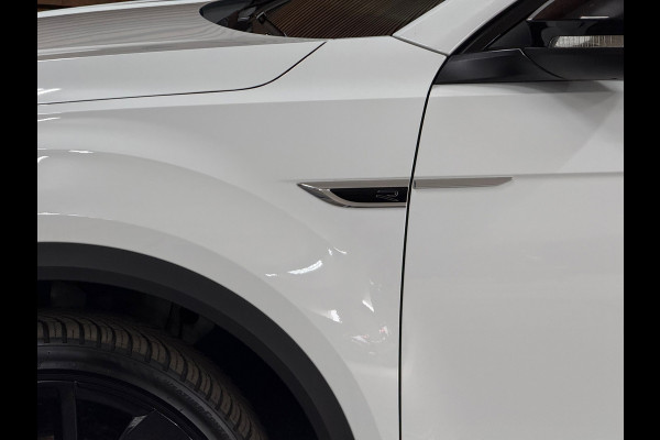 Volkswagen T-Roc 1.5 TSI R-Line DSG | Pano | Massage stoel bestuurder | IQ.Light | ACC | Camera | 19 Inch Misano | 2023