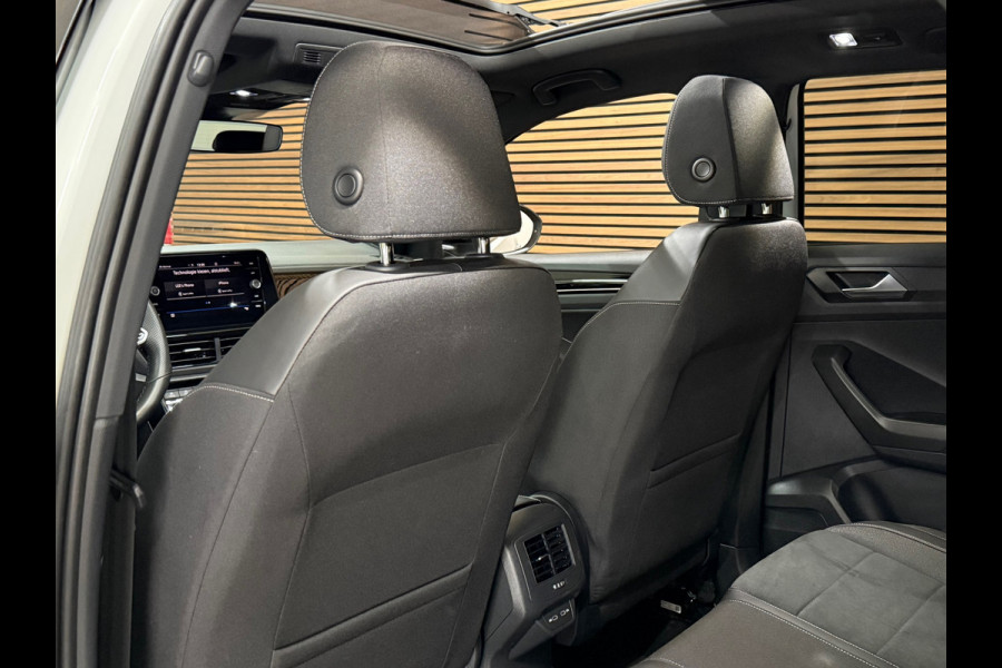 Volkswagen T-Roc 1.5 TSI R-Line DSG | Pano | Massage stoel bestuurder | IQ.Light | ACC | Camera | 19 Inch Misano | 2023