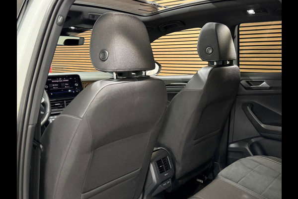 Volkswagen T-Roc 1.5 TSI R-Line DSG | Pano | Massage stoel bestuurder | IQ.Light | ACC | Camera | 19 Inch Misano | 2023