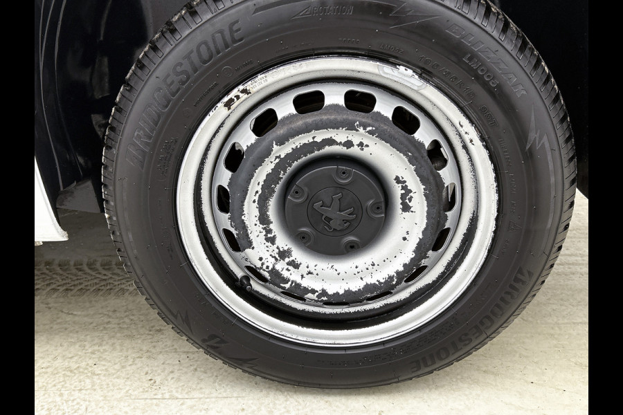 Peugeot Partner 1.2 Benzine 111PK Euro6 Premium / Airco / Navigatie / Cruise-ctr. / Schuifdeur + Raam / Radio multimedia / Apk 08-2027