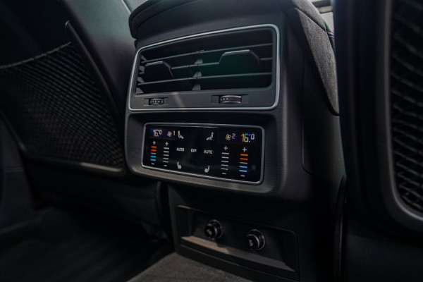 Audi RSQ8 4.0 TFSI RS Q8 Quattro | Massage | Carbon | Alcantara | Stoelkoeling/verwarming | Bang&Olufsen | Memory | 23 inch | NAP