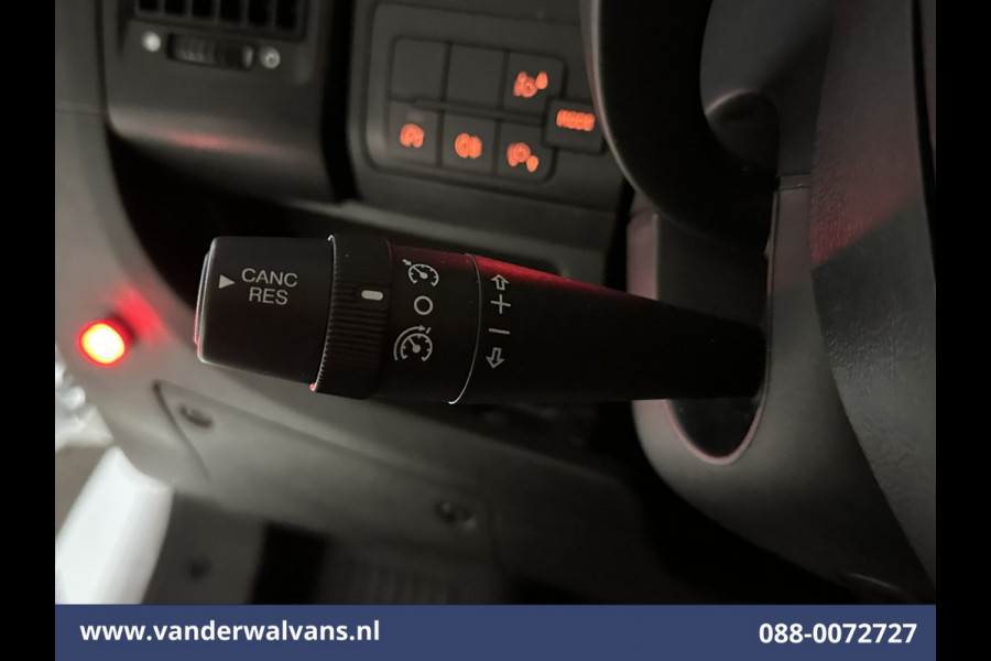 Peugeot Boxer 2.2 BlueHDi 141pk Bakwagen 436cm Lang Laadklep Euro6 Airco | Camera | Cruisecontrol | 1085kg laadvermogen Bijrijdersbank.