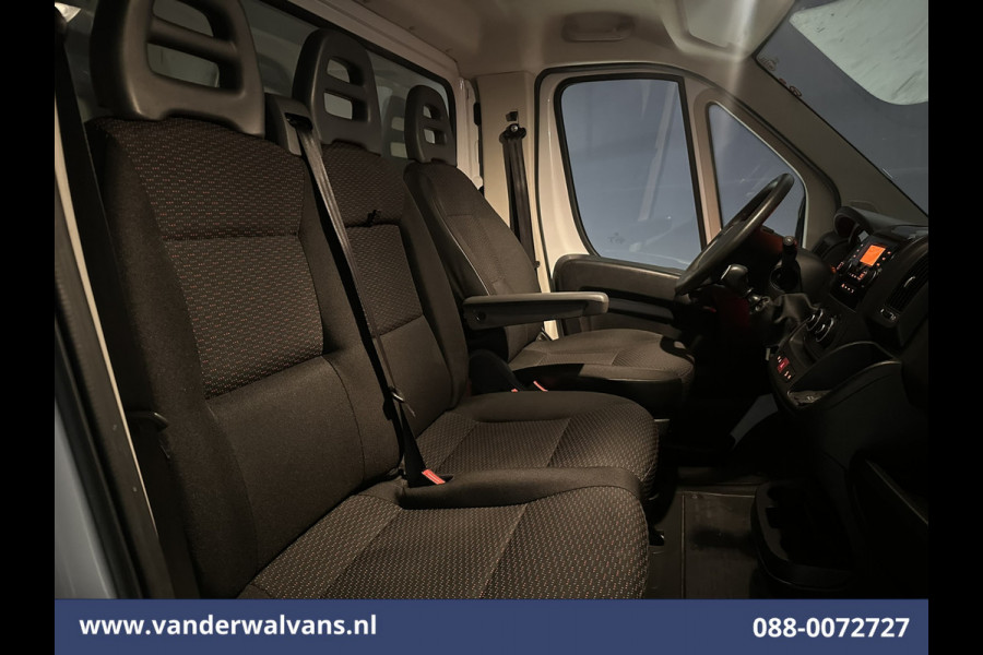 Peugeot Boxer 2.2 BlueHDi 141pk Bakwagen 436cm Lang Laadklep Euro6 Airco | Camera | Cruisecontrol | 1085kg laadvermogen Bijrijdersbank.